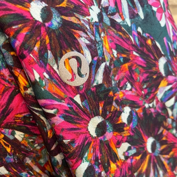 Lululemon Run Swift Speed High-Floral Electric Multi Rise
Leggings size 2 - Picture 7 of 10